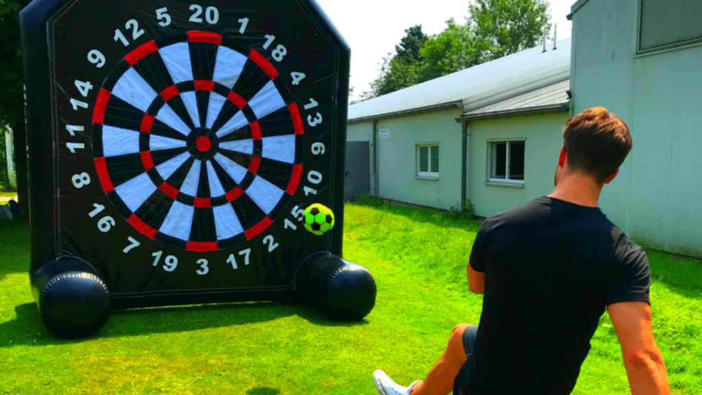 Beim XXL-Darts in Düsseldorf erleben